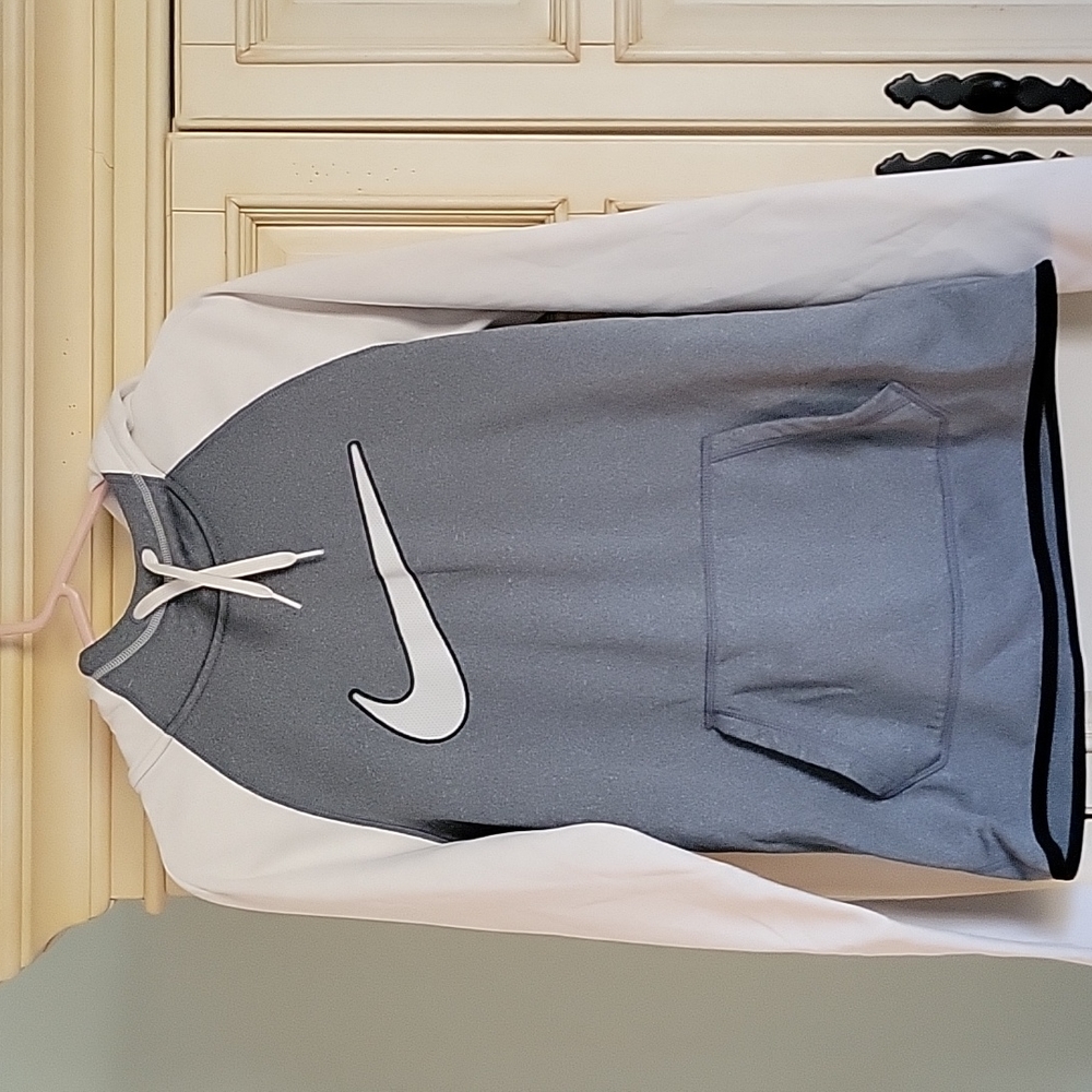 Womens Nike Therma Fit Hoodie small